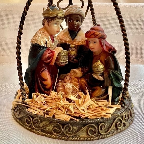 Nativity Three Wise Men Magi Baby Jesus in Manager Figurine EUC - Picture 2 of 9